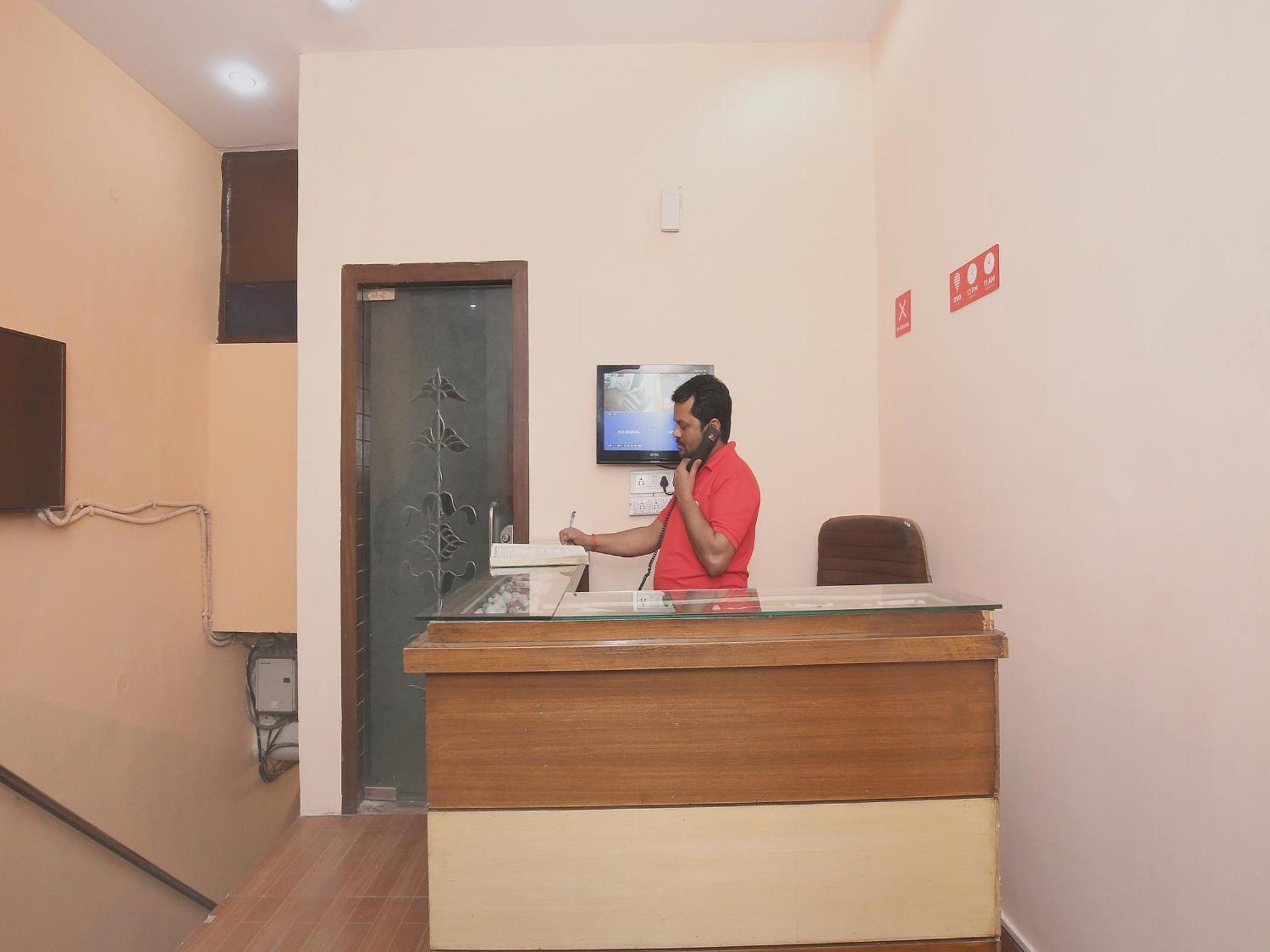 Super Hotel O Rajesh Palace Chandīgarh Dış mekan fotoğraf